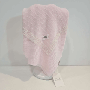 Toquilla bebé o chal rosa con puntilla primavera verano
