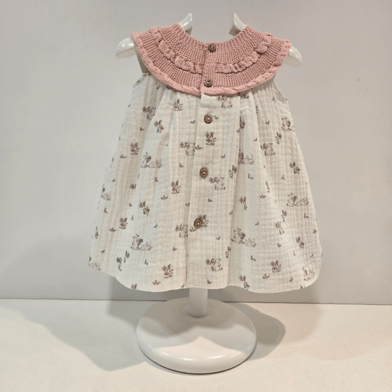 Vestido punto rosa y tela estampada conejitos sobre blanco verano - Imagen 4