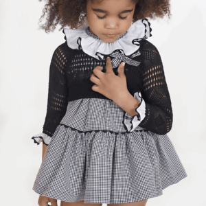 Jesusito colección Tejo negro y gris cuello blanco verano 2026