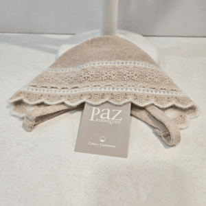 Capota punto Lua avena/crudo colección Lua Paz Rodríguez invierno