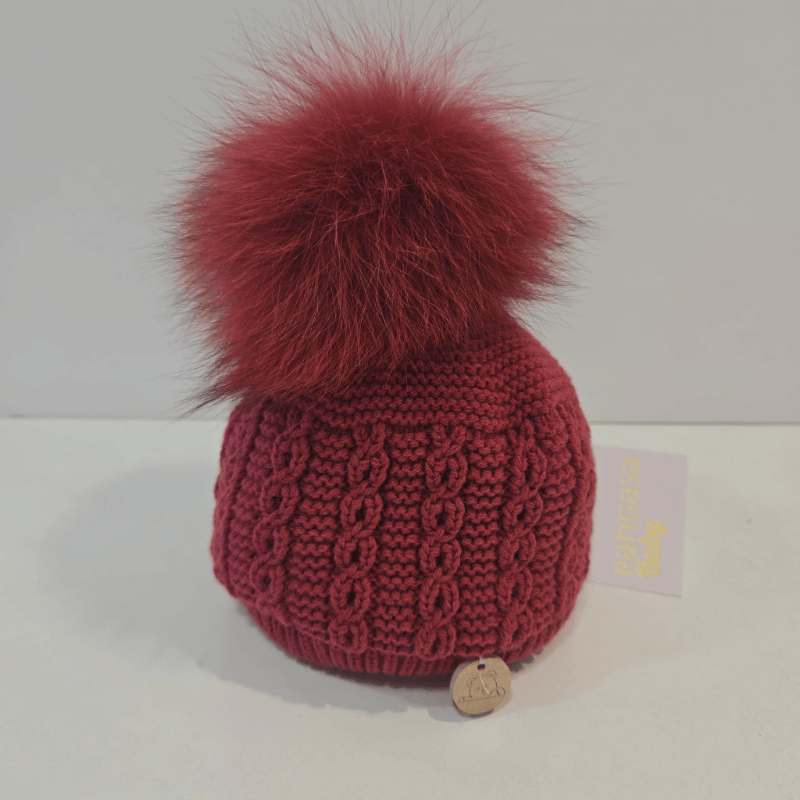 Gorro Luxury color cereza pompón pelo natural Pangasa invierno